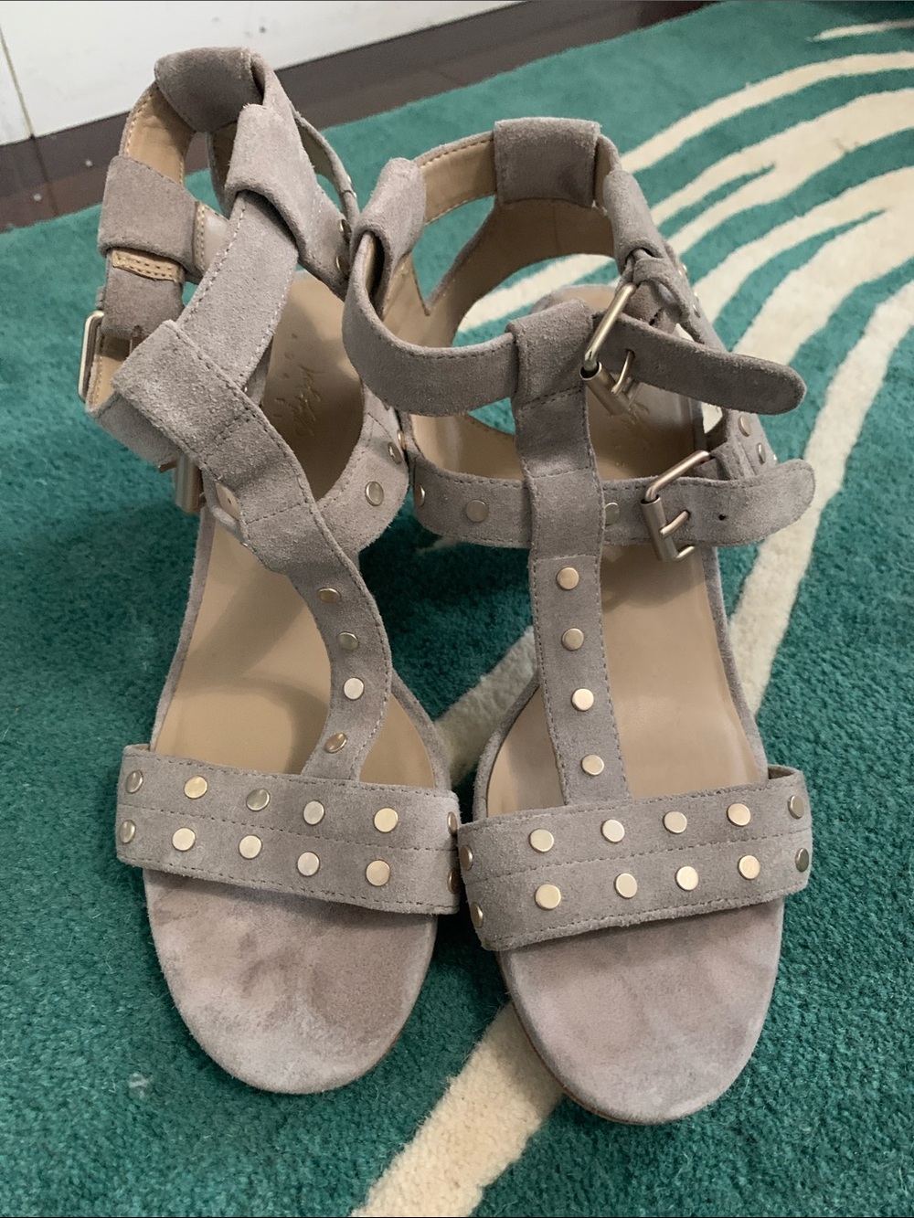 Studded Suede T‑Strap Heeled Sandals - Gray